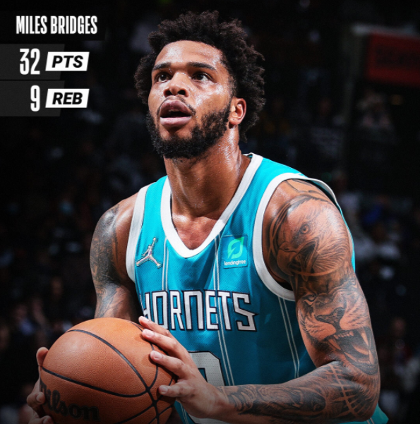 绕着胜利展 绕着胜利展