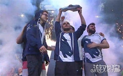 的高压逼抢 的高压逼抢